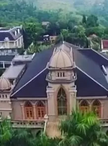 potret rumah seleb pria di kampung halaman Berbagai sumber  potret rumah seleb pria di kampung halaman Berbagai sumber