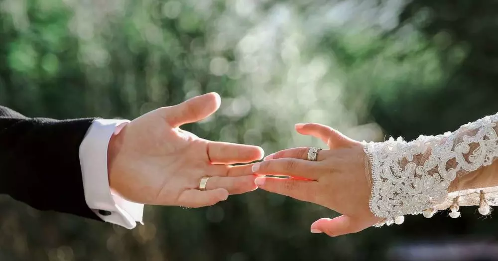 Arti mimpi diberi cincin © 2022 brilio.net