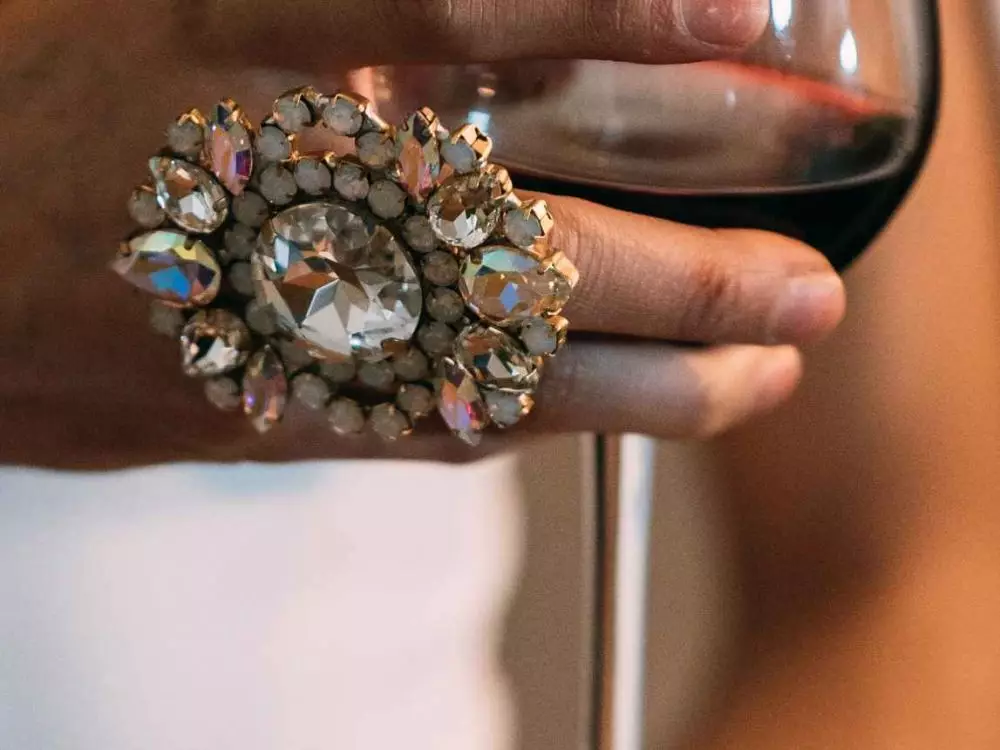 Arti mimpi diberi cincin © 2022 brilio.net