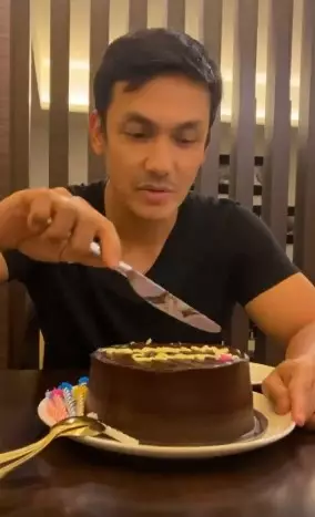 Momen ulang tahun raja sinetron era 90-an © berbagai sumber Momen ulang tahun raja sinetron era 90-an © berbagai sumber