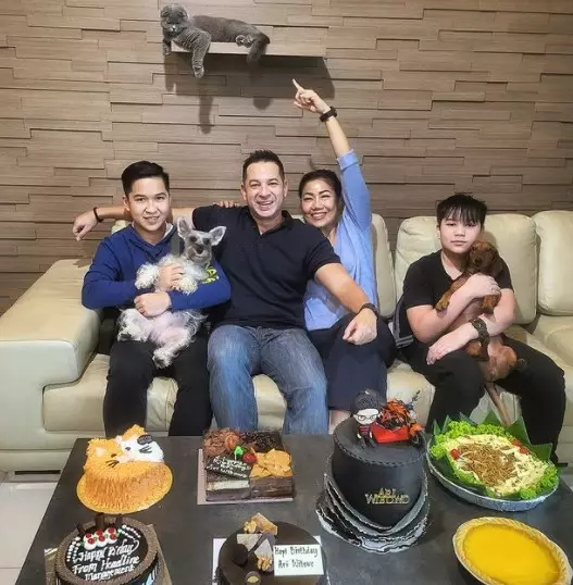 Momen ulang tahun raja sinetron era 90-an © berbagai sumber Momen ulang tahun raja sinetron era 90-an © berbagai sumber