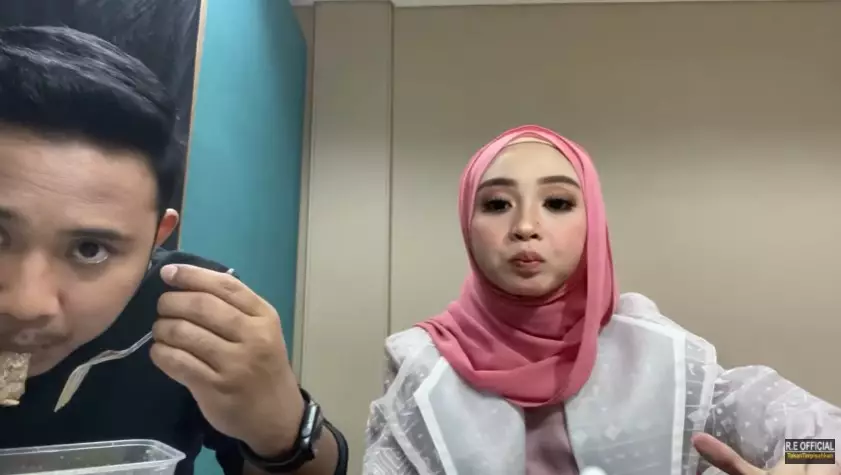 Momen Ega Rafly DA sapa fans di sela manggung © YouTube