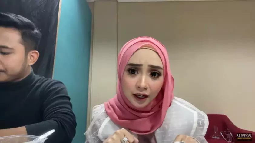 Momen Ega Rafly DA sapa fans di sela manggung © YouTube