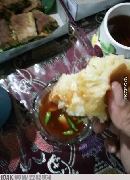 momen nyeleneh makan martabak © berbagai sumber momen nyeleneh makan martabak © berbagai sumber