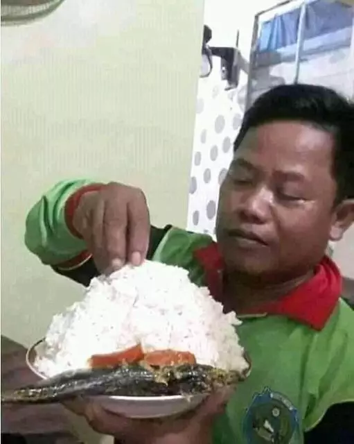 potret lucu yang penting makan nasi © berbagai sumber potret lucu yang penting makan nasi © berbagai sumber