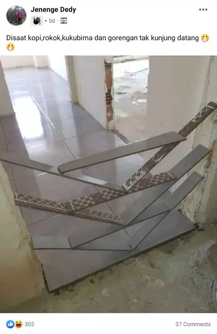 status fb guyonan tukang bangunan © Twitter