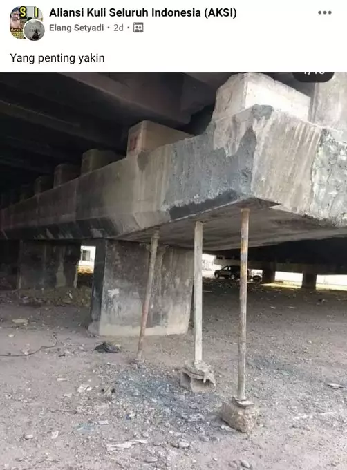 status fb guyonan tukang bangunan © Twitter