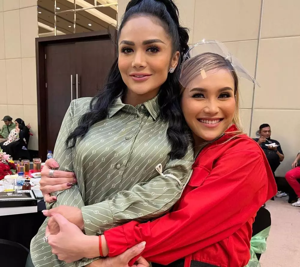 Potret akrab Ayu Ting Ting dan Krisdayanti Instagram