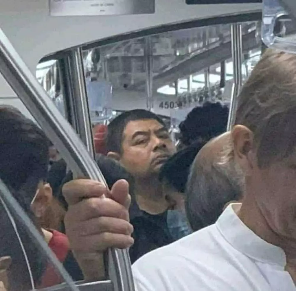 momen pas orang nggak bisa duduk di angkutan © berbagai sumber momen pas orang nggak bisa duduk di angkutan © berbagai sumber