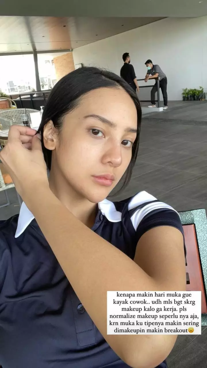 pemain layangan putus tanpa makeup © instagram