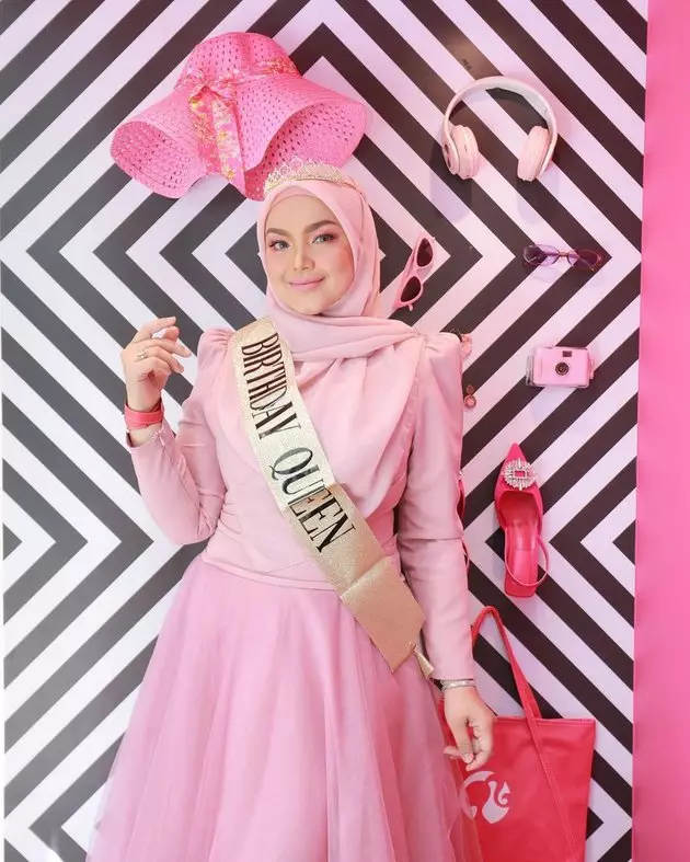 ultah Siti Nurhaliza ke-43 © Instagram ultah Siti Nurhaliza ke-43 © Instagram