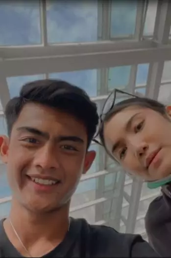 timnas dan pasangan asli Berbagai sumber