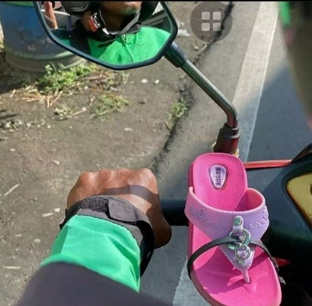 12 Penampakan stang kendaraan ojek online ini bikin geleng kepala berbagai sumber