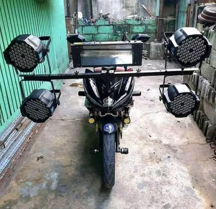 12 Penampakan stang kendaraan ojek online ini bikin geleng kepala berbagai sumber