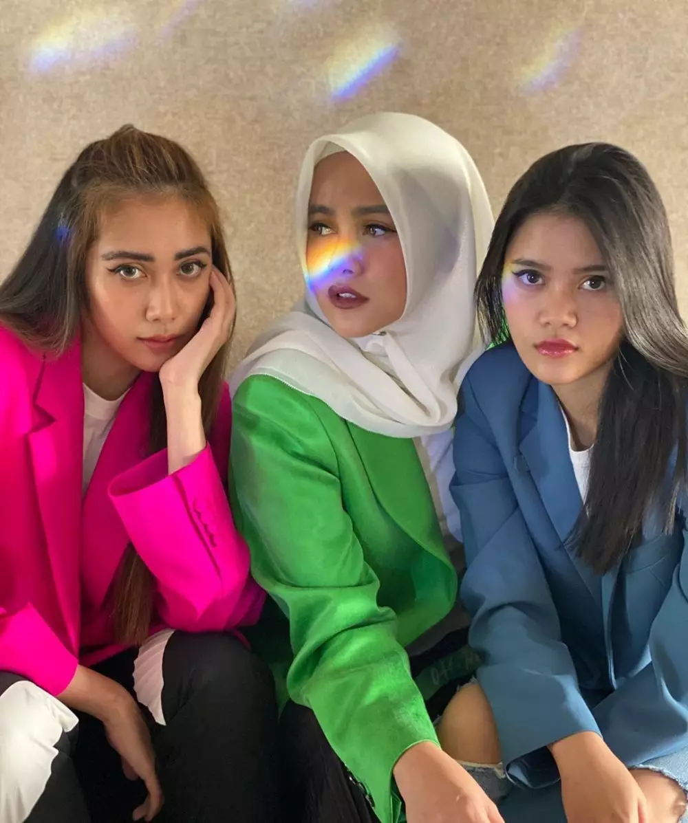 13 keponakan artis terkenal Berbagai sumber