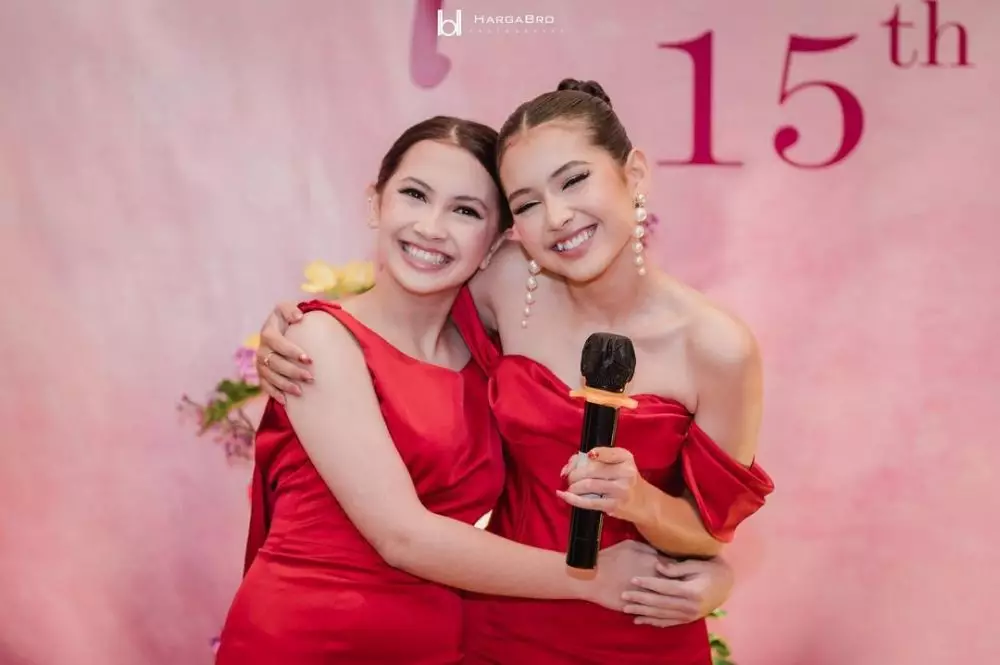 Momen ulang tahun ke-15 Sandrinna Michelle © Instagram Momen ulang tahun ke-15 Sandrinna Michelle © Instagram