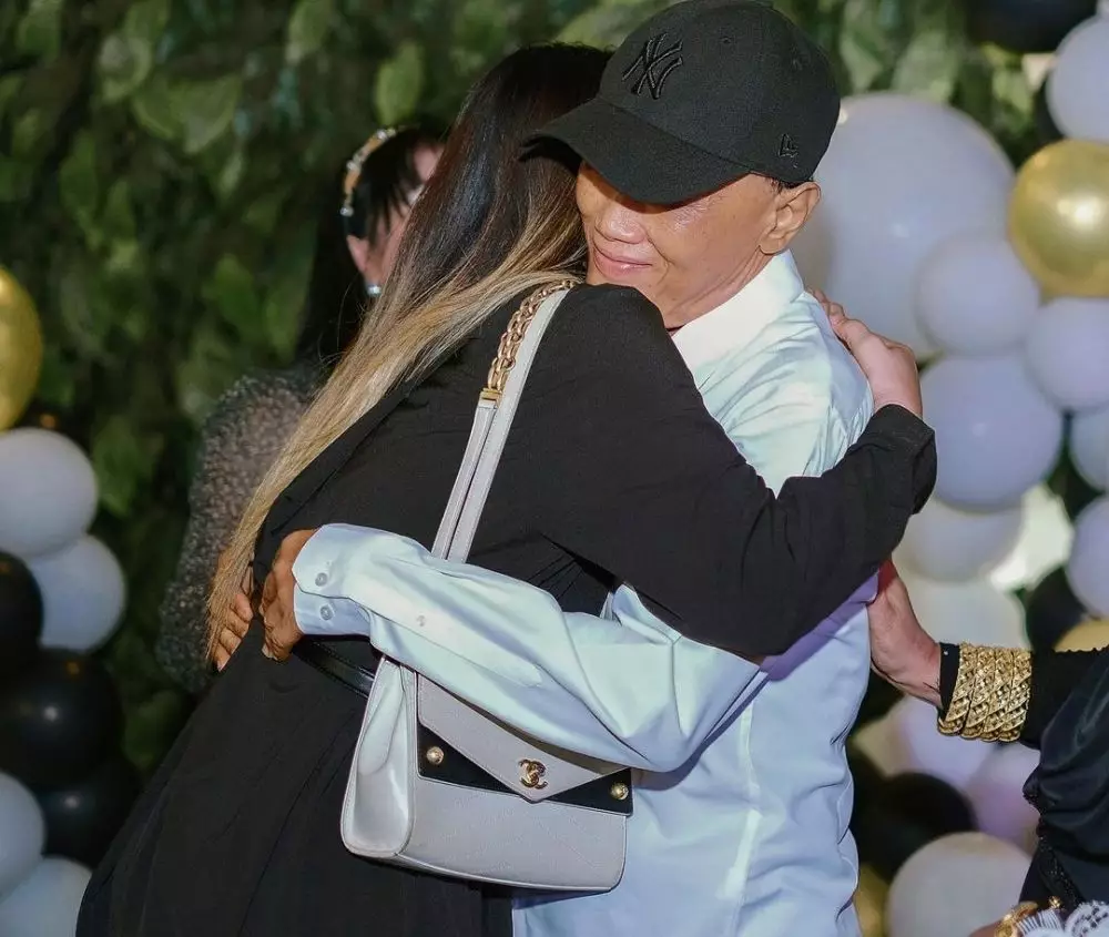 Momen ultah ayah Via Vallen ke-56 © berbagai sumber