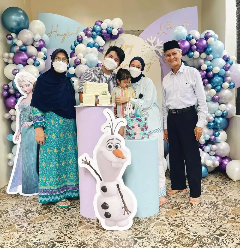 Potret kedekatan pesinetron dan ayah mertua © Instagram Potret kedekatan pesinetron dan ayah mertua © Instagram