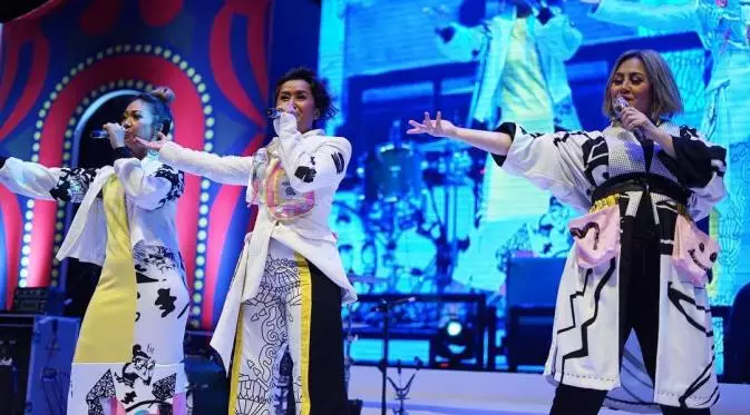 seleb manggung usai lahiran © berbagai sumber seleb manggung usai lahiran © berbagai sumber