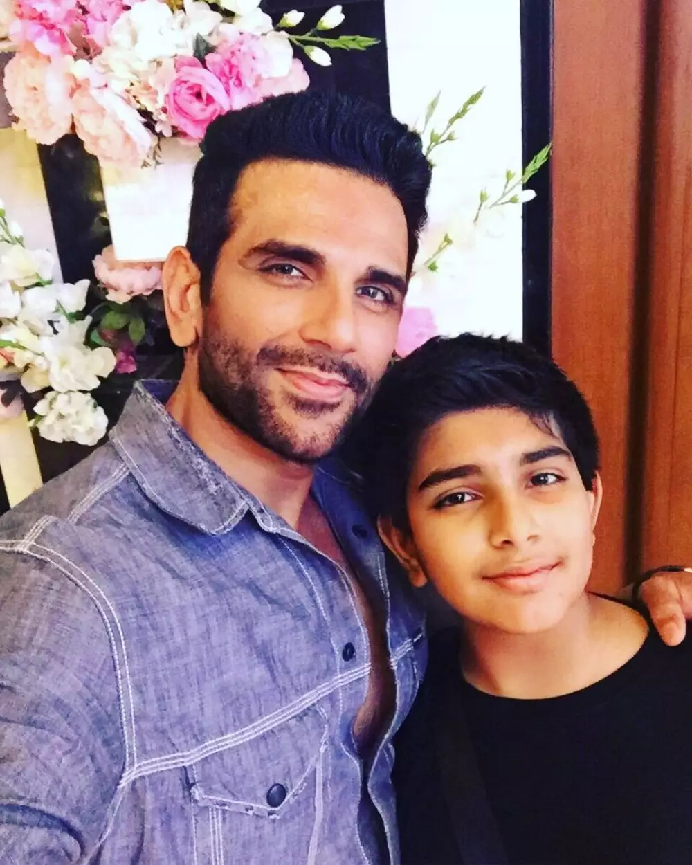 momen pemain serial Mahabharata momong anak © Instagram momen pemain serial Mahabharata momong anak © Instagram