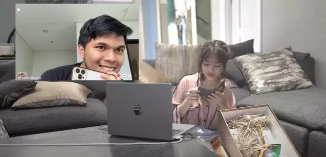 Momen Fuji buka oleh-oleh © YouTube Momen Fuji buka oleh-oleh © YouTube