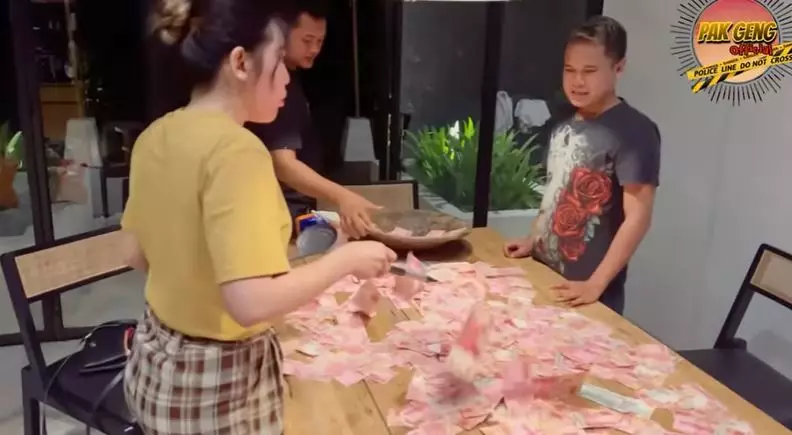 Via Vallen serok uang © YouTube