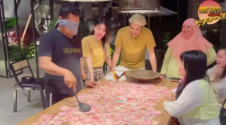 Via Vallen serok uang © YouTube