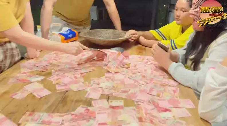 Via Vallen serok uang © YouTube