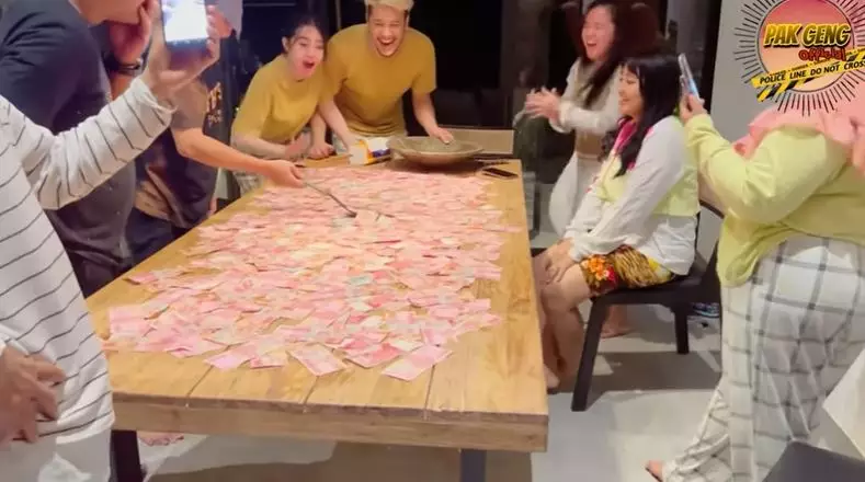 Via Vallen serok uang © YouTube