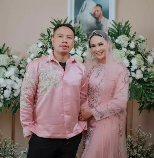 potret mesra Kalina Ocktaranny & Vicky Prasetyo © Instagram