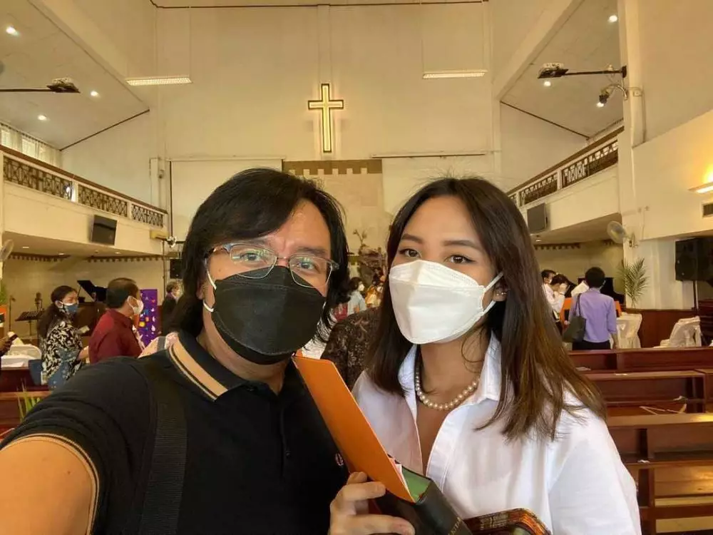 Momen 8 vokalis band tampan bareng putrinya Berbagai sumber Momen 8 vokalis band tampan bareng putrinya Berbagai sumber