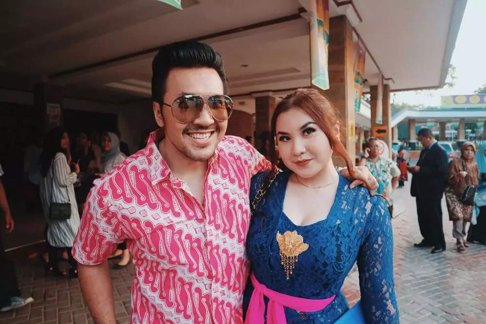 Momen 8 vokalis band tampan bareng putrinya Berbagai sumber Momen 8 vokalis band tampan bareng putrinya Berbagai sumber