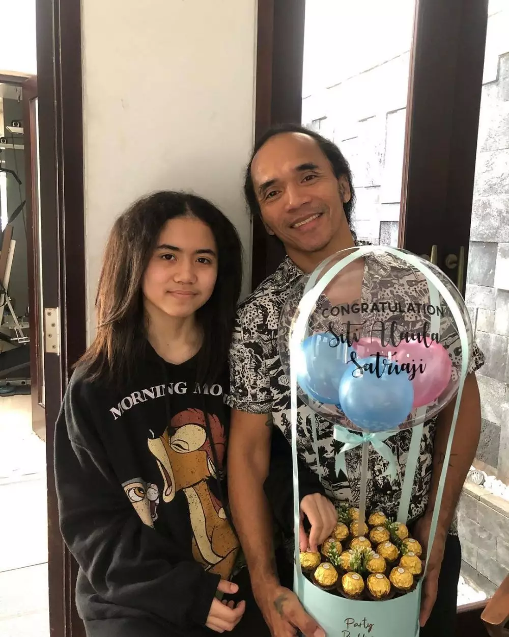 Momen 8 vokalis band tampan bareng putrinya Berbagai sumber Momen 8 vokalis band tampan bareng putrinya Berbagai sumber