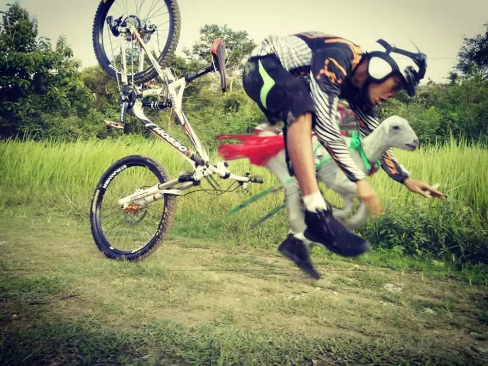 Momen lucu saat gowes istimewa