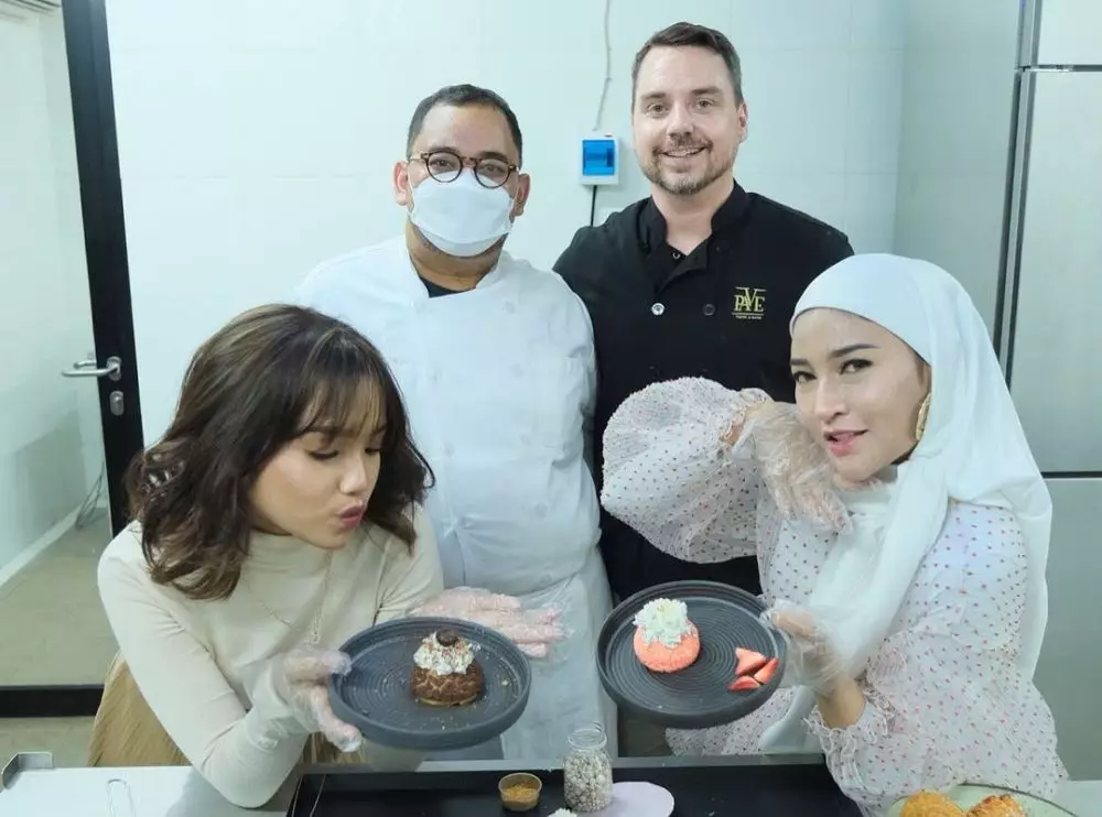 Fuji dan para crazy rich © Instagram Fuji dan para crazy rich © Instagram