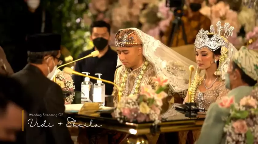 potret detail penampilan Vidi Aldiano dan Sheila Dara Berbagai sumber