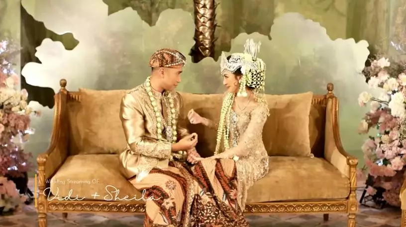 Dekorasi pernikahan Vidi Aldiano Berbagai sumber