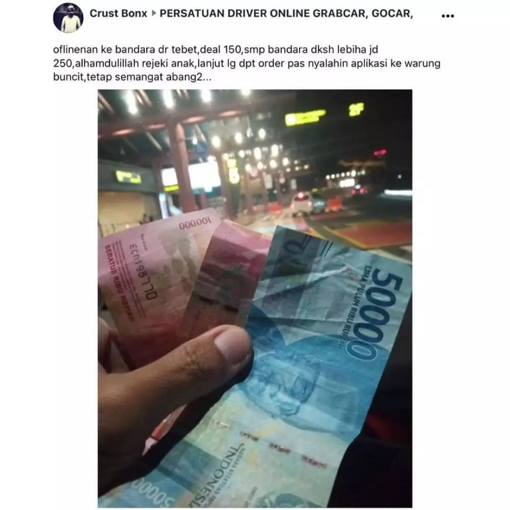 driver ojek online dapat tip dari customer © Instagram driver ojek online dapat tip dari customer © Instagram