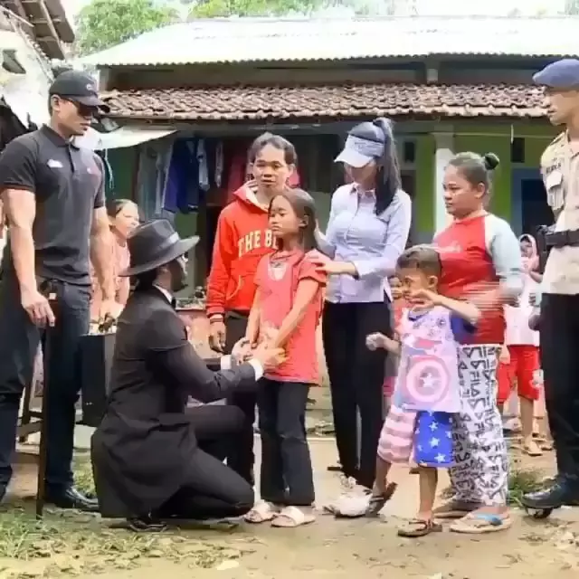 momen merusak suasana jadi absurd © berbagai sumber momen merusak suasana jadi absurd © berbagai sumber