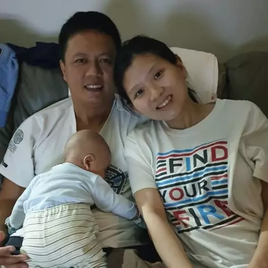 atlet bulu tangkis dan pasangan Berbagai sumber