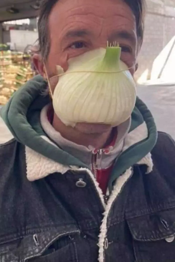 Momen lindungi diri bikin ngakak © berbagai sumber