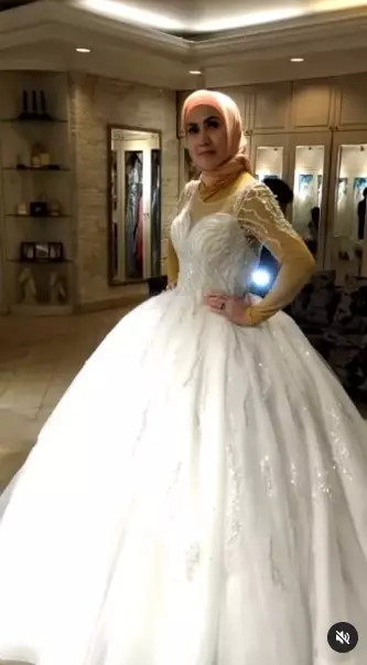 Venna Melinda fitting gaun pernikahan © Instagram Venna Melinda fitting gaun pernikahan © Instagram