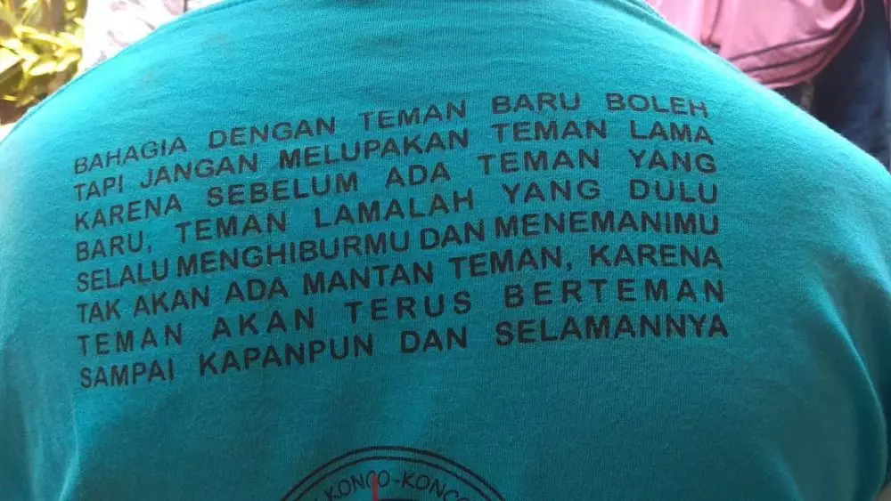 tulisan kocak di baju bapak bapak © berbagai sumber