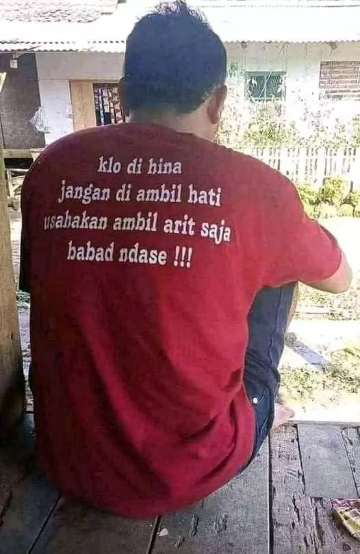 tulisan kocak di baju bapak bapak © berbagai sumber