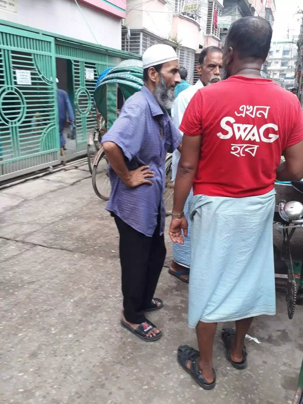 tulisan kocak di baju bapak bapak © berbagai sumber