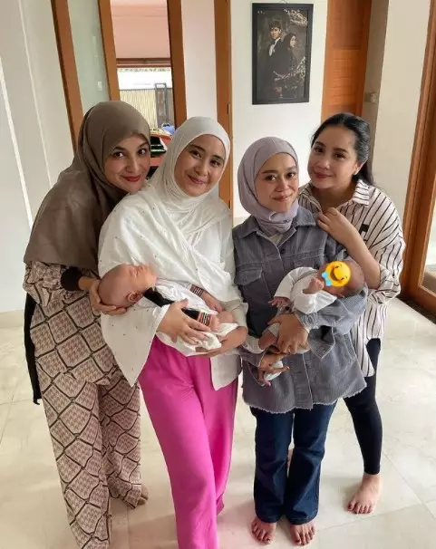 Nagita jenguk anak Lesty Kejora © Instagram