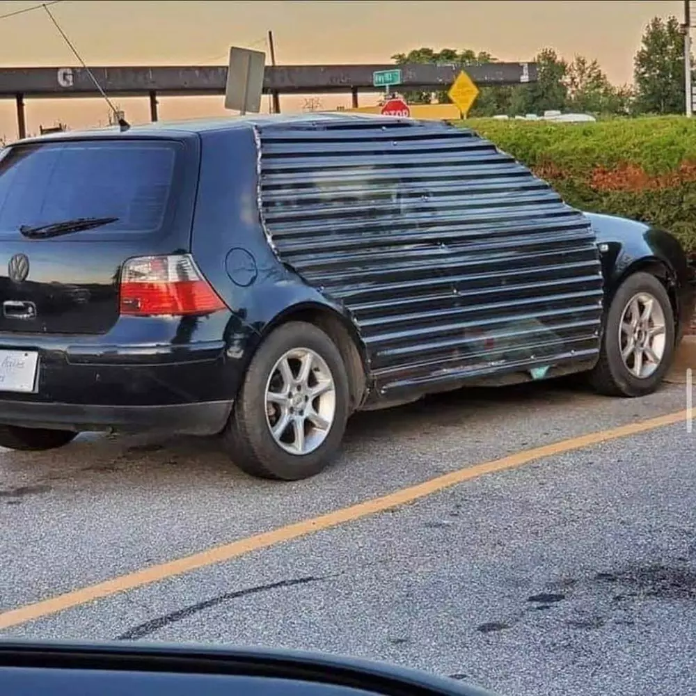 potret orang perbaiki mobil © berbagai sumber