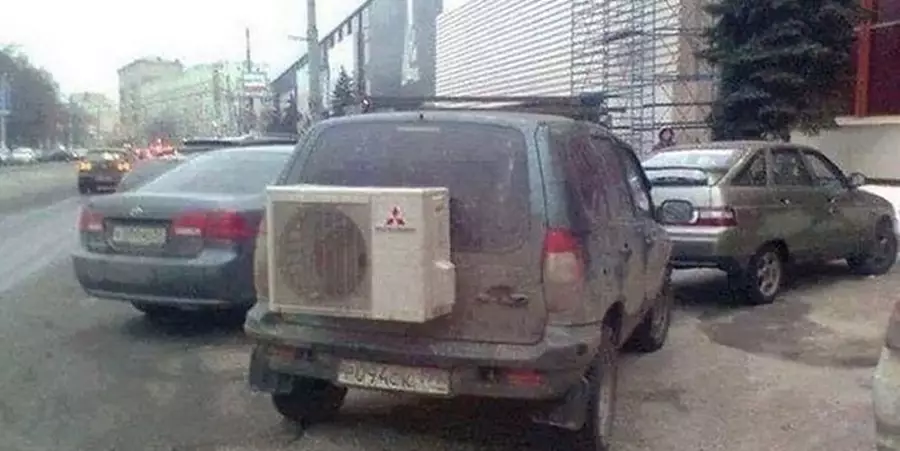 potret orang perbaiki mobil © berbagai sumber