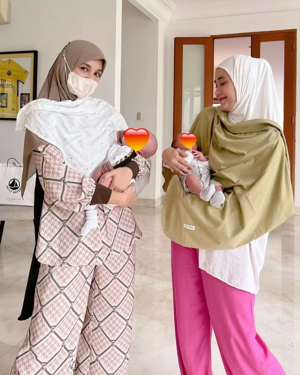 Momen seleb gendong Baby Leslar anak Lesty © 2022 brilio.net Momen seleb gendong Baby Leslar anak Lesty © 2022 brilio.net