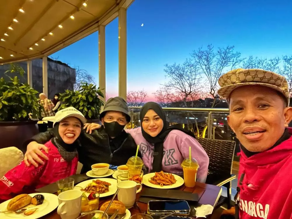 Momen kebersamaan Aurel Hermansyah bareng ibu mertua © 2022 brilio.net